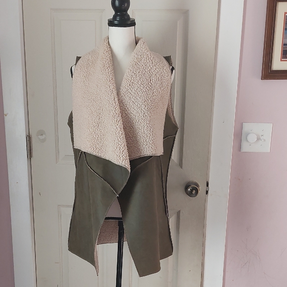 Flying Tomato Green Faux Suede Open Front Vest Size L With Faux Sherpa Lining